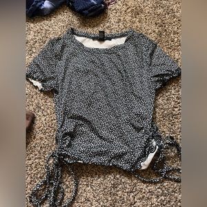 This is a super cute crop shirt!